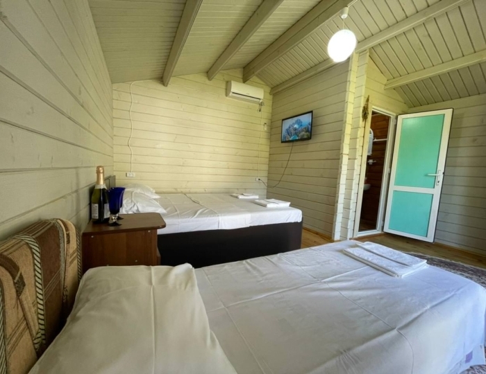 Коттедж Коттедж 4-местный 1-комн. - База отдыха «Морской Бриз (Агудзера)» Сухум